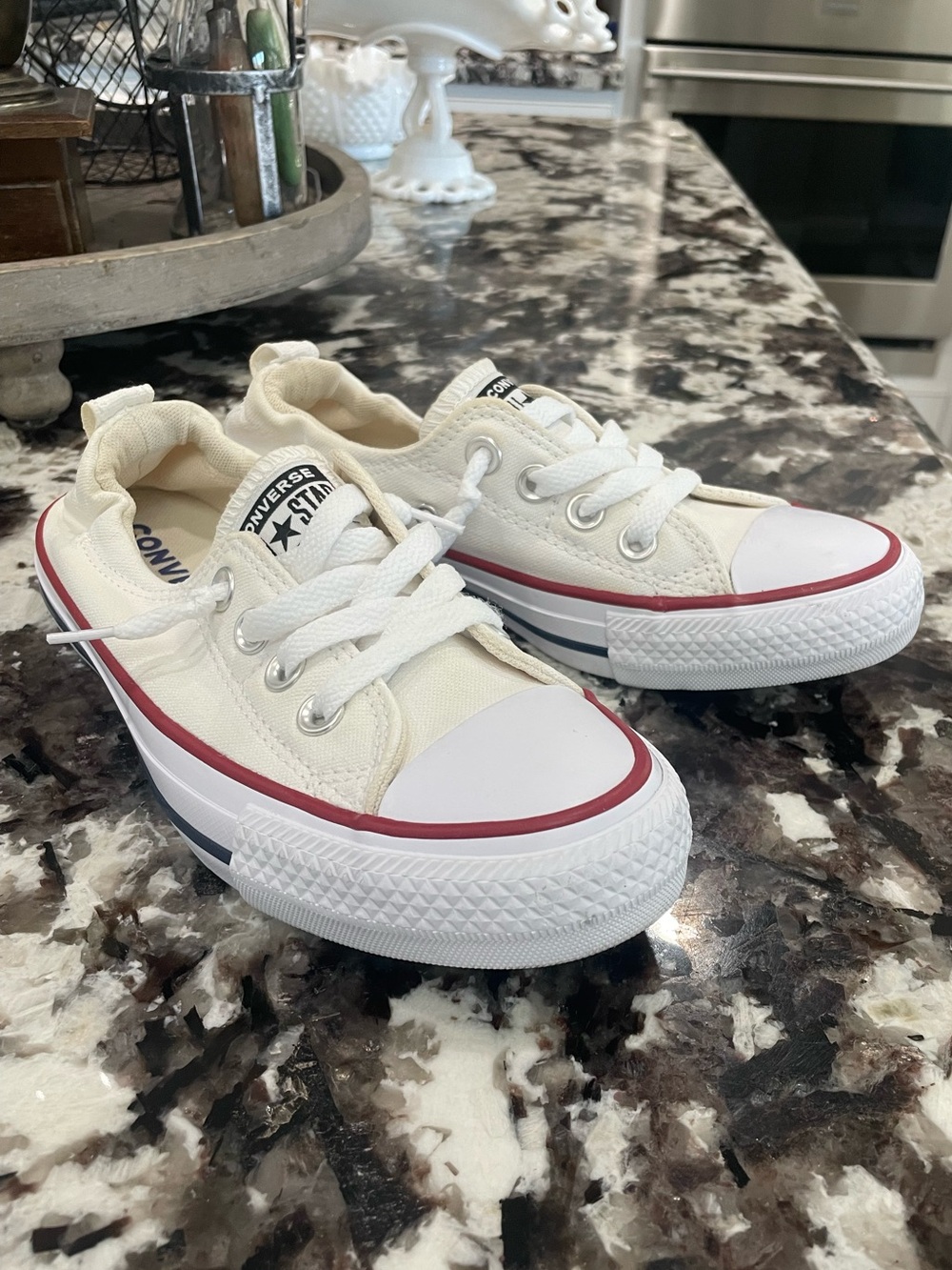 Shoreline Converse Low Top Sneakers in Off-White w/Red & Navy Accents Size 5.5